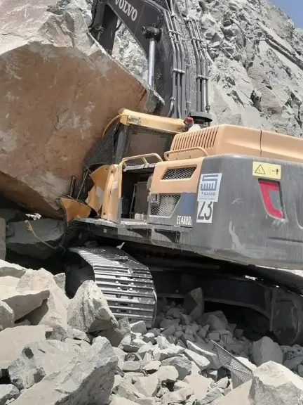 وفاة مغترب يمني في السعودية عقب سقوط صخرة ضخمة عليه أثناء عمله